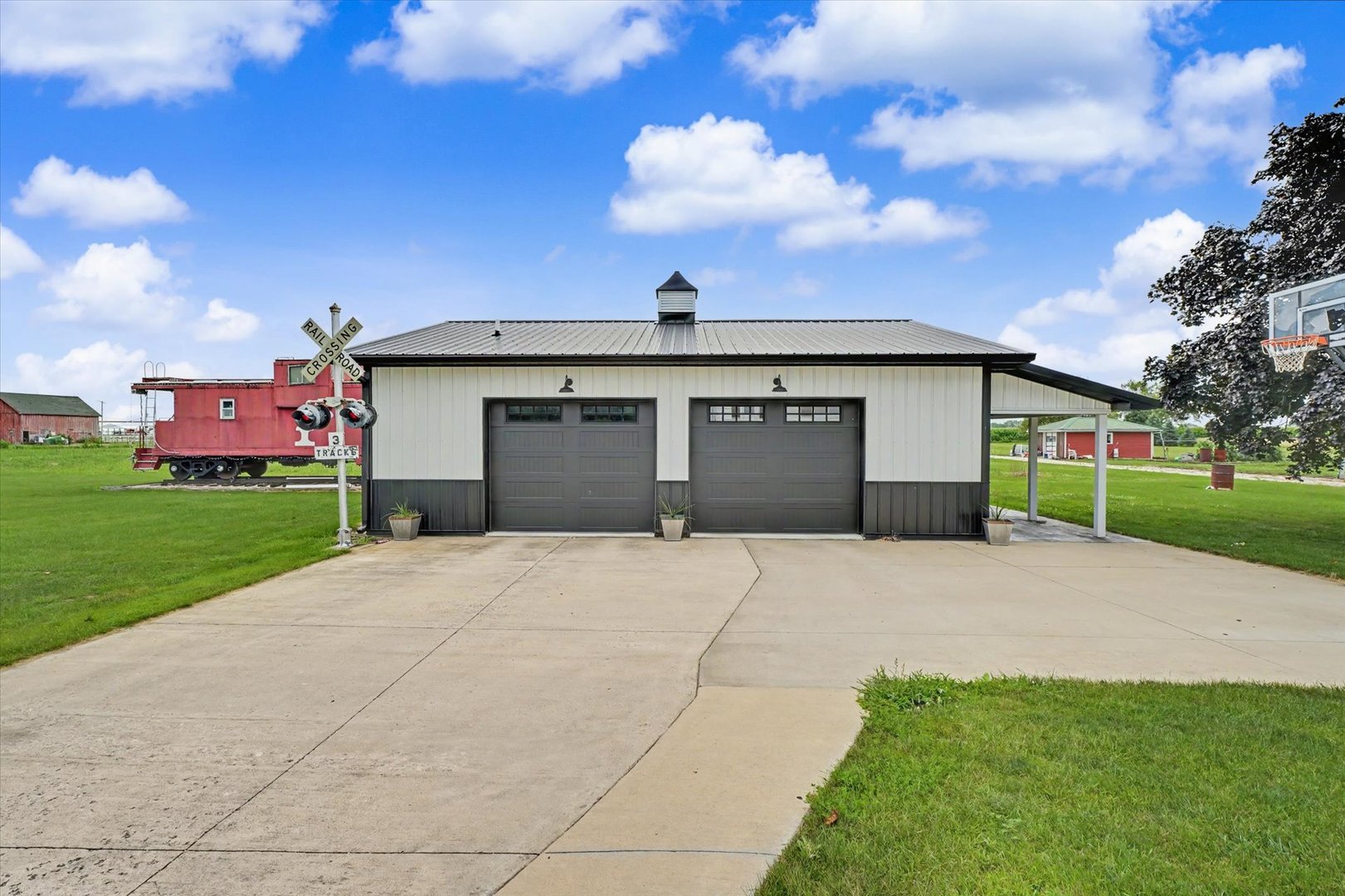 main property photo 41