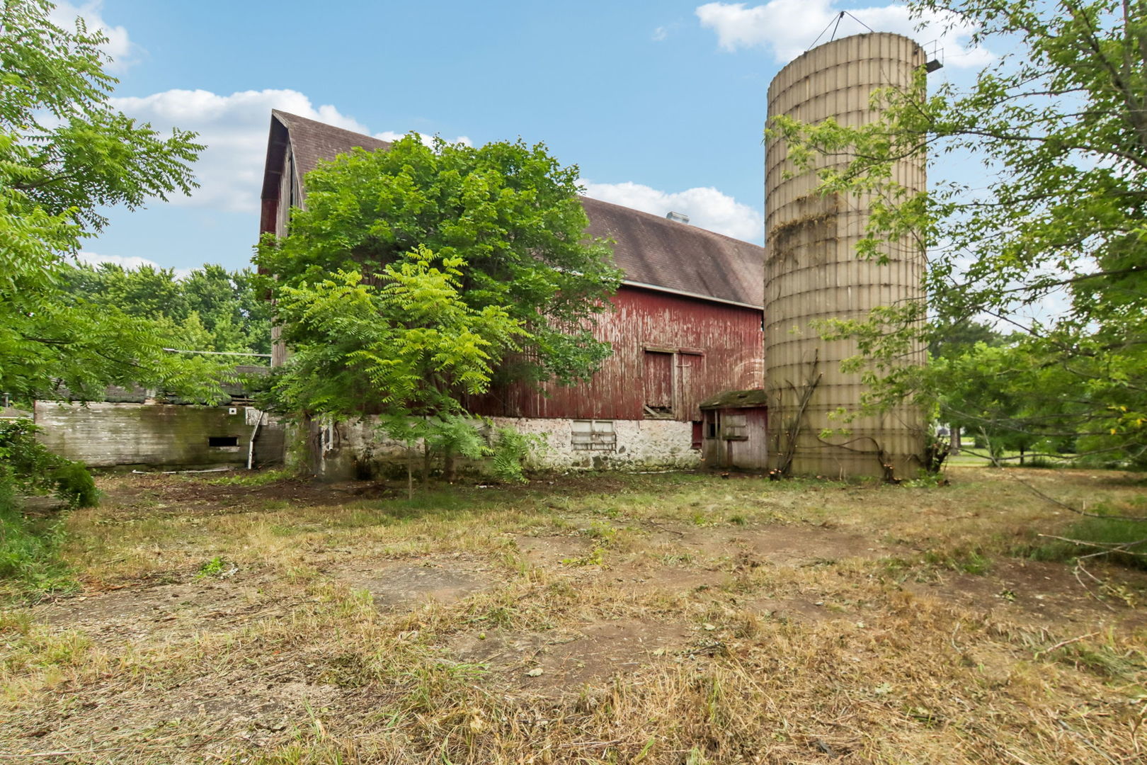 main property photo 5
