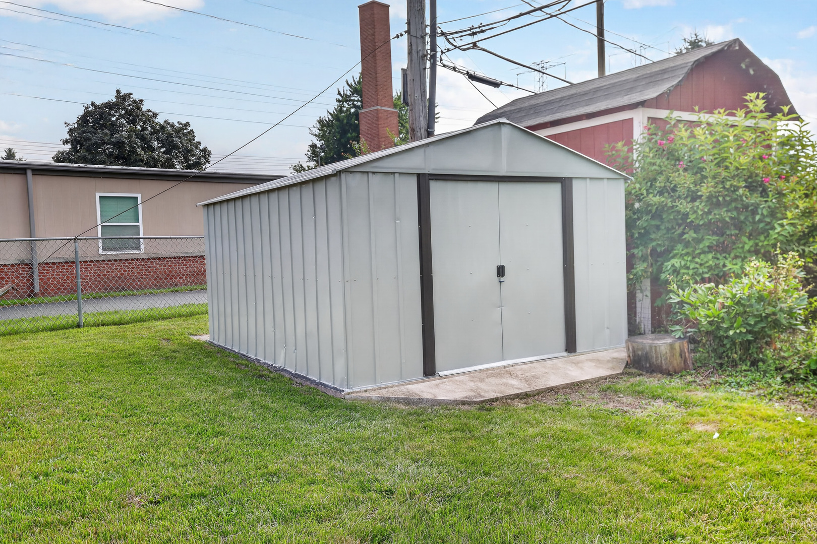 main property photo 32