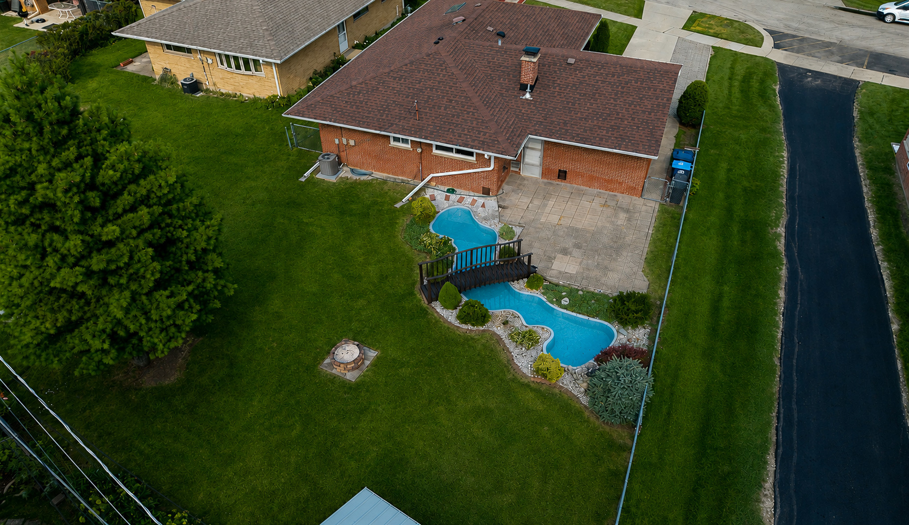 main property photo 40