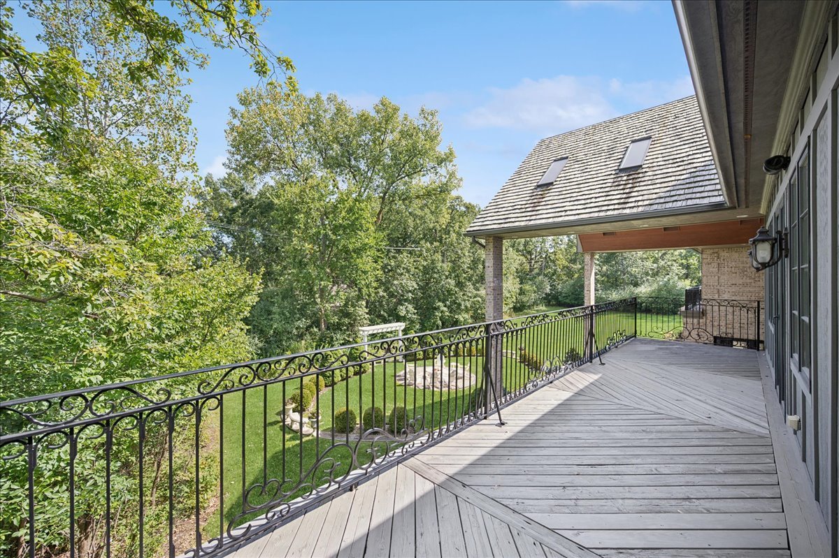 main property photo 28
