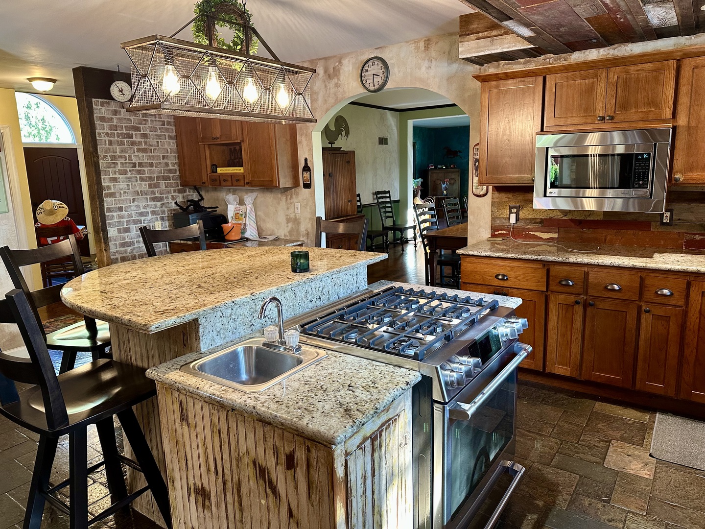 main property photo 7