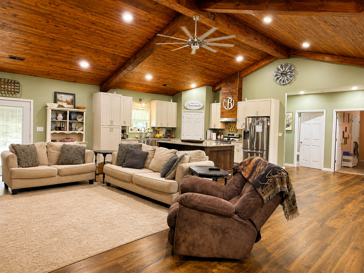 main property photo 5