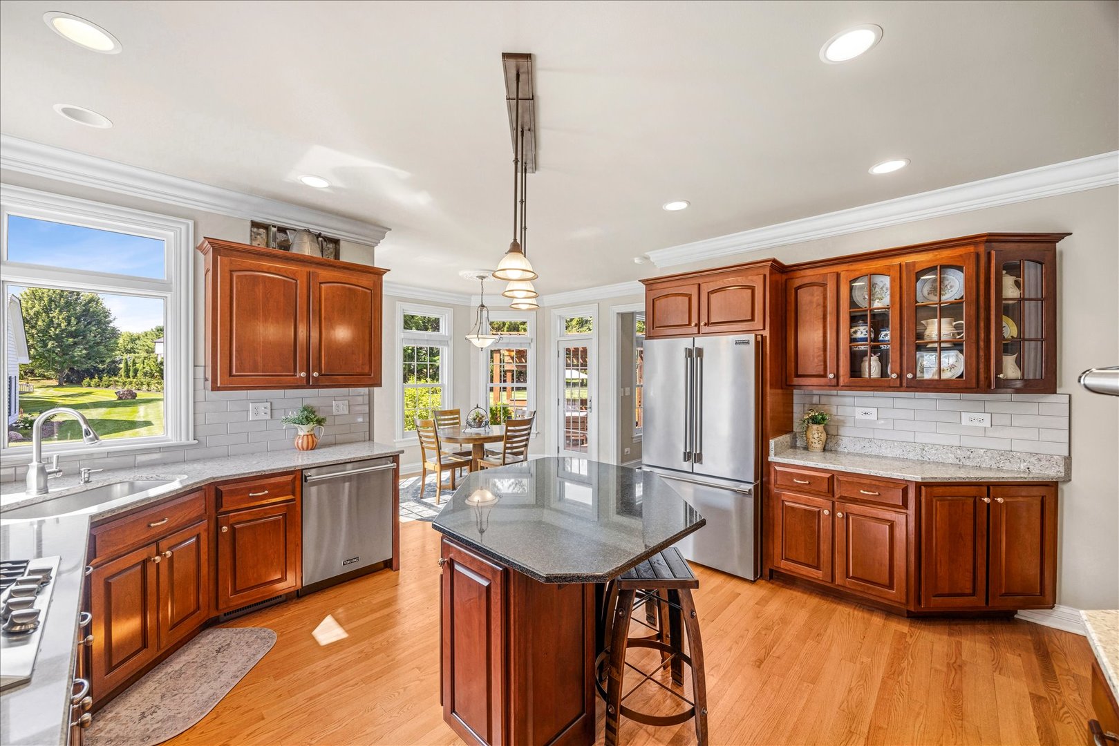 main property photo 9