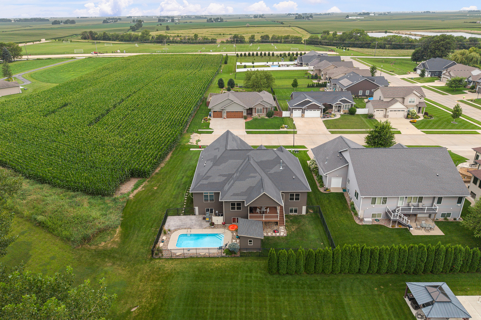 main property photo 28