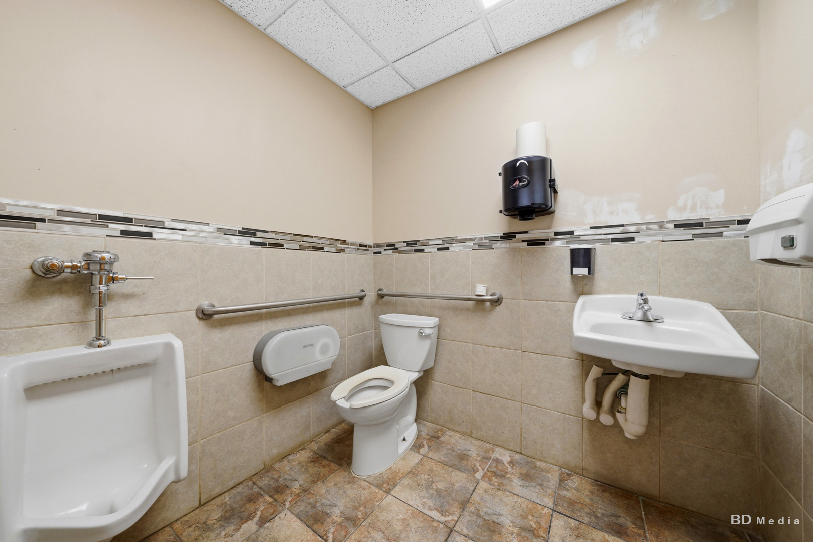 main property photo 15