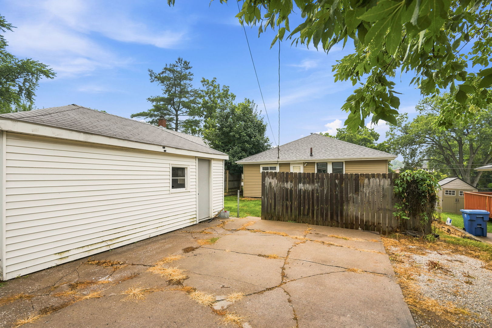 main property photo 14