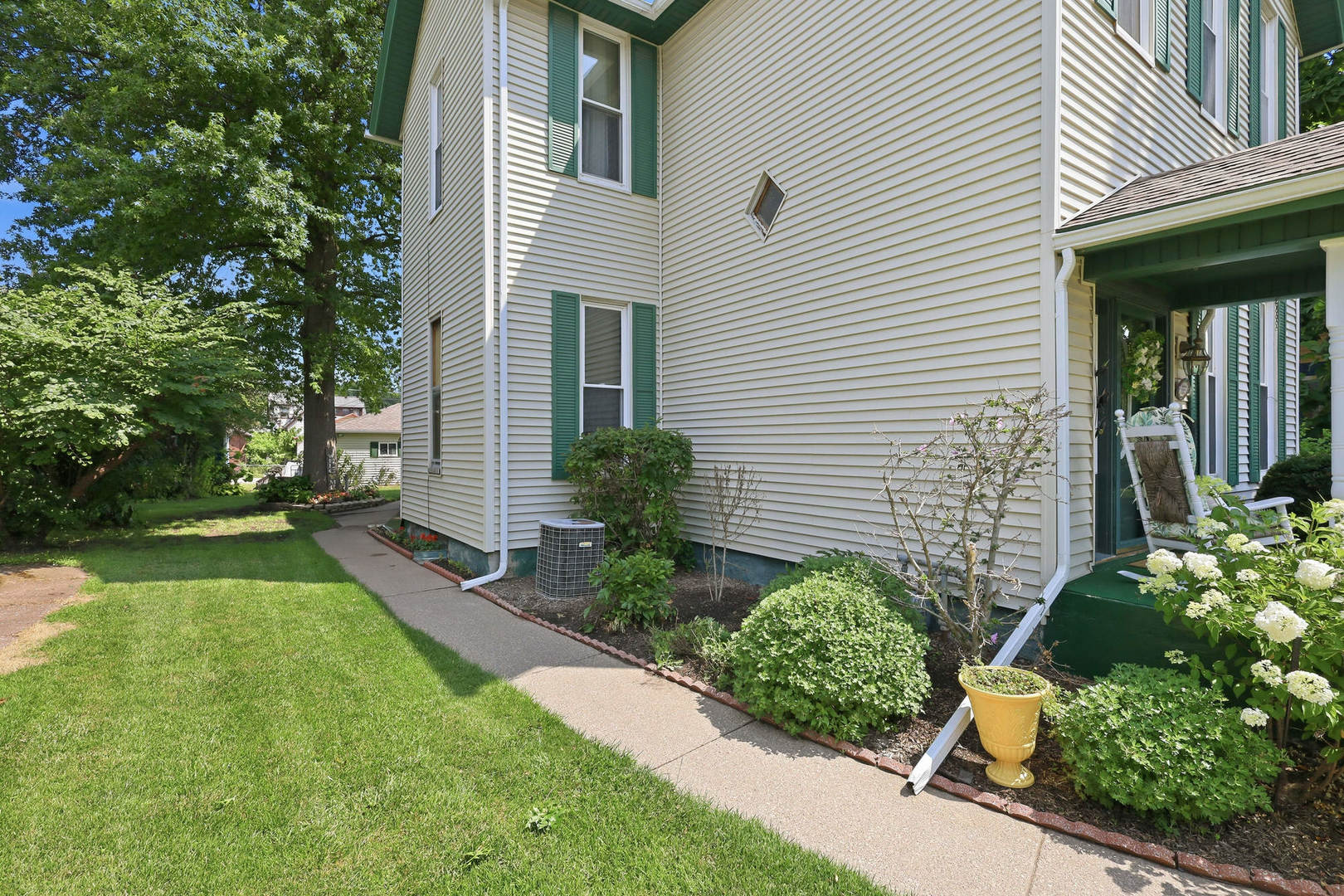 main property photo 28