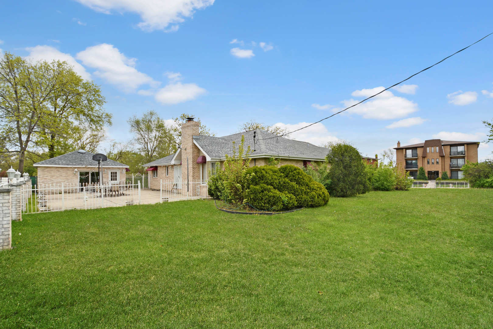 main property photo 40