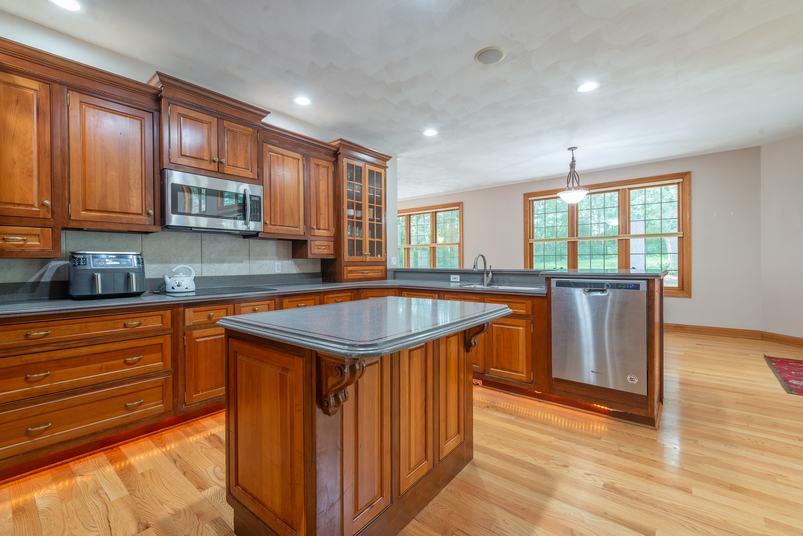 main property photo 9