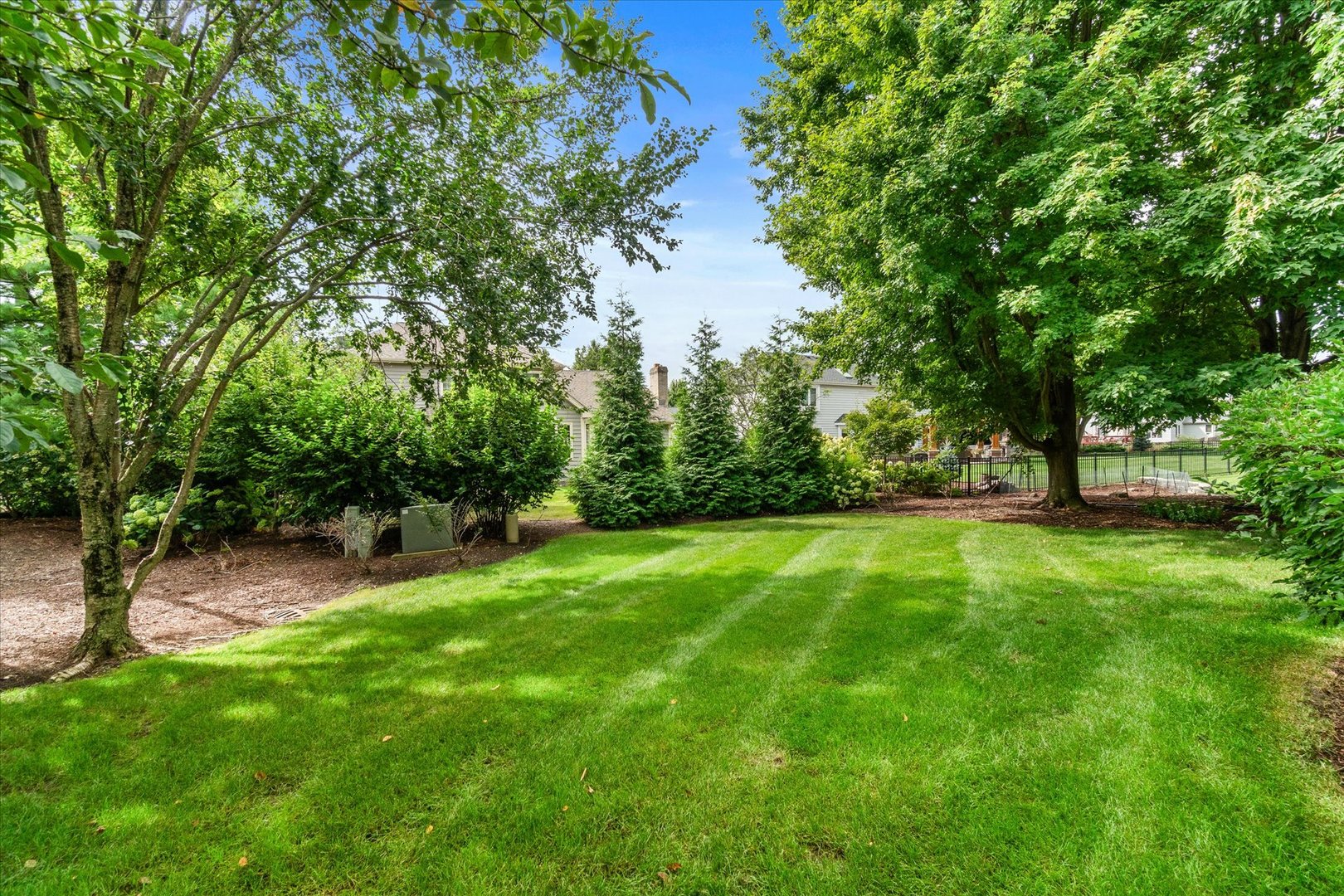 main property photo 28