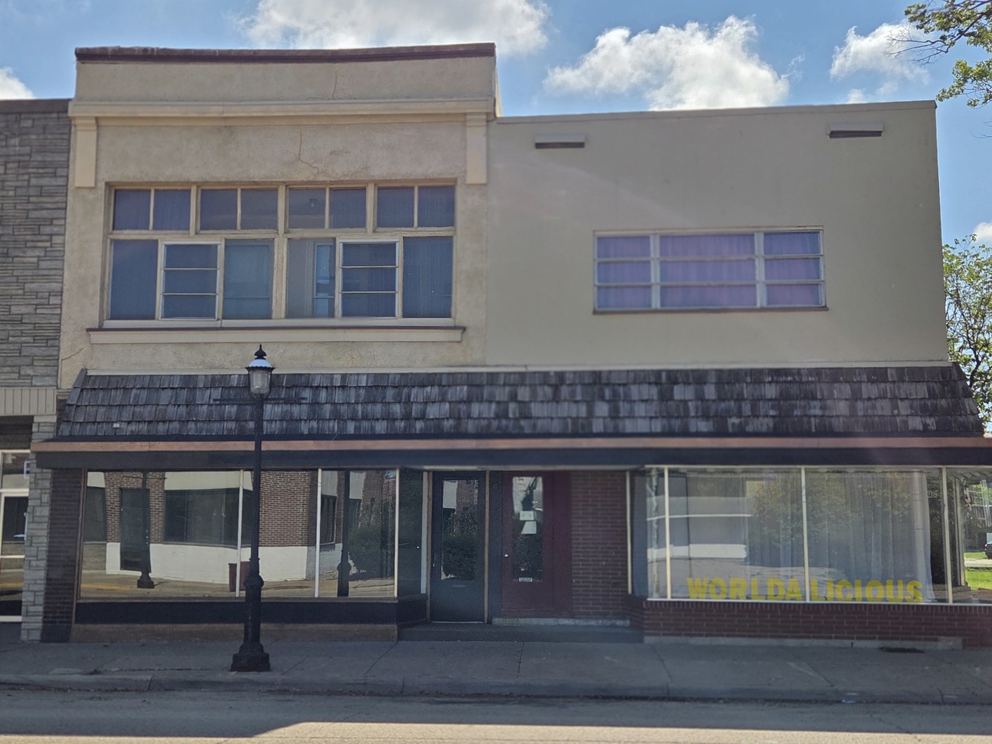 2319 N 2Nd St, Clinton, IA 52732