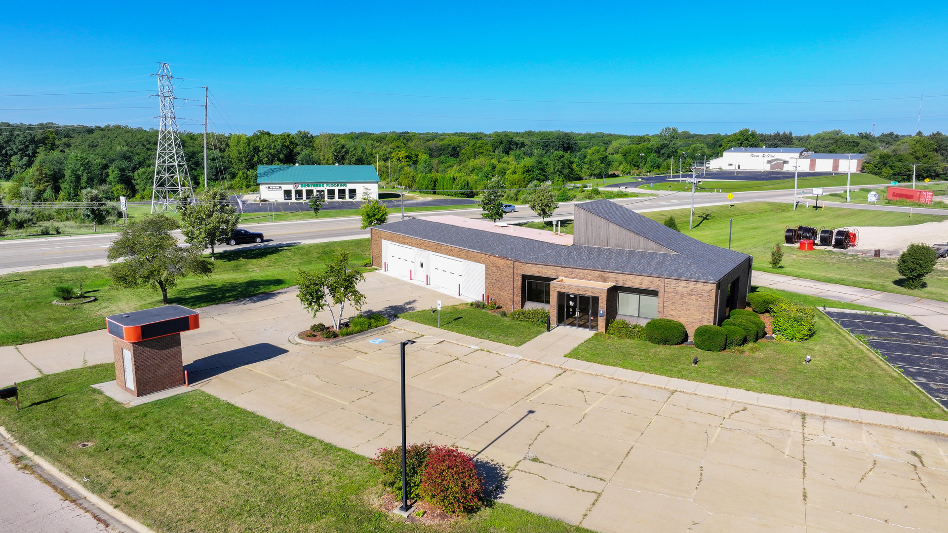 main property photo 17