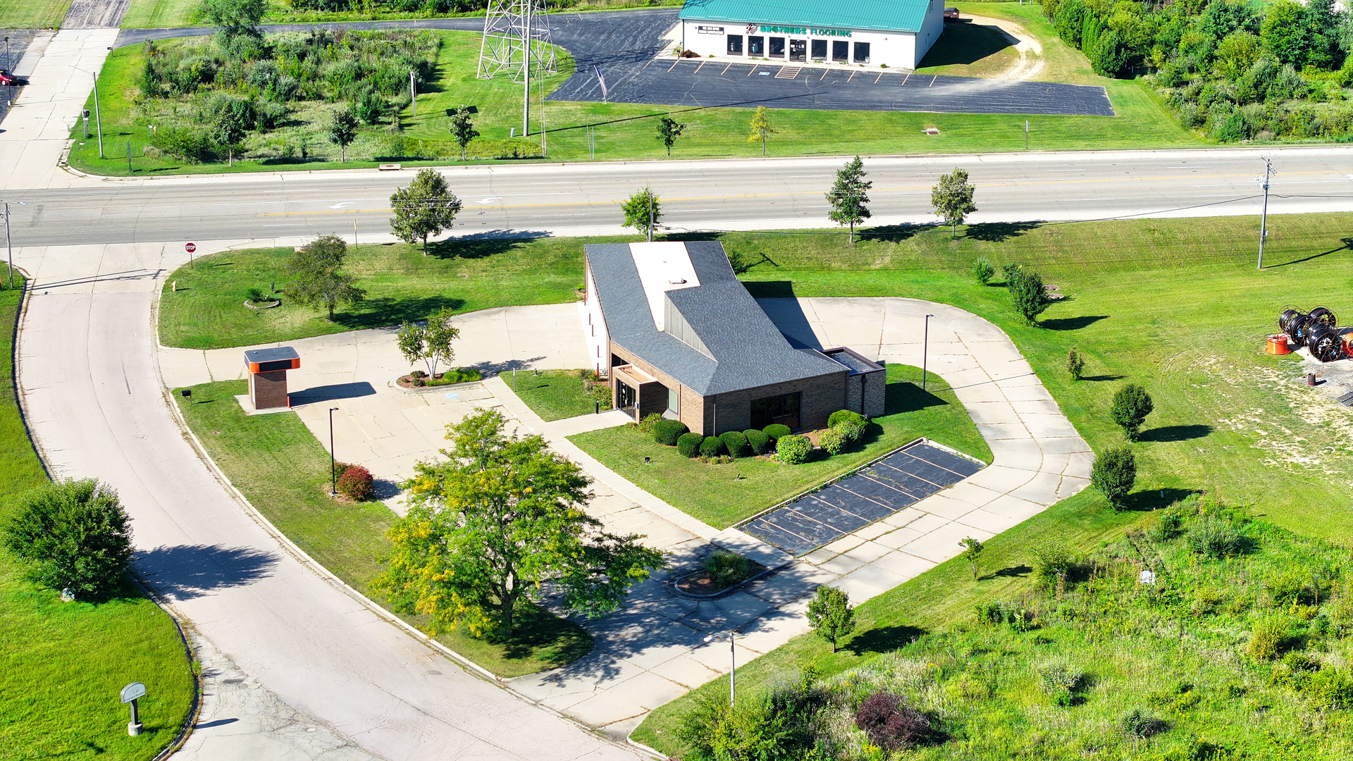 main property photo 33
