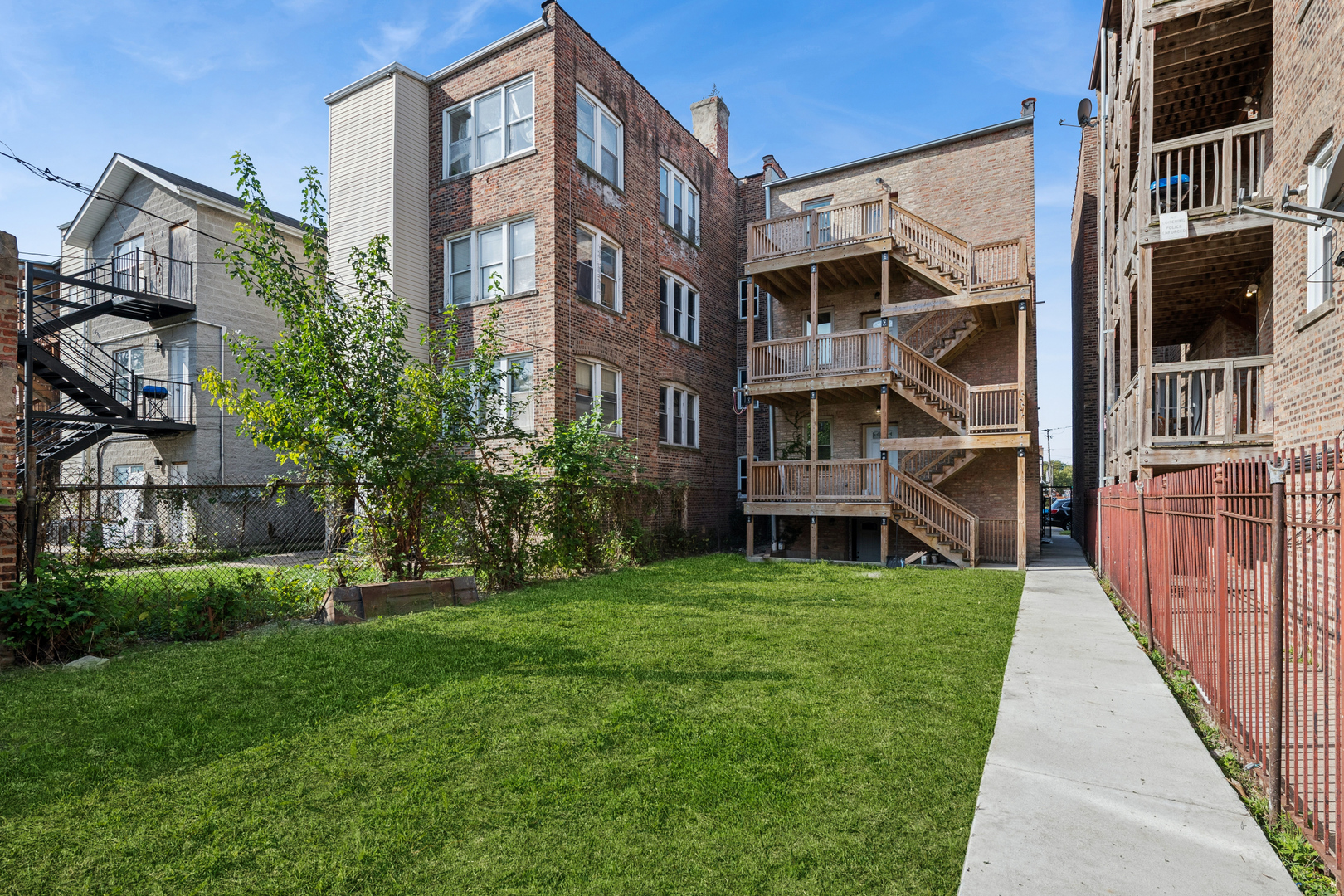 main property photo 9