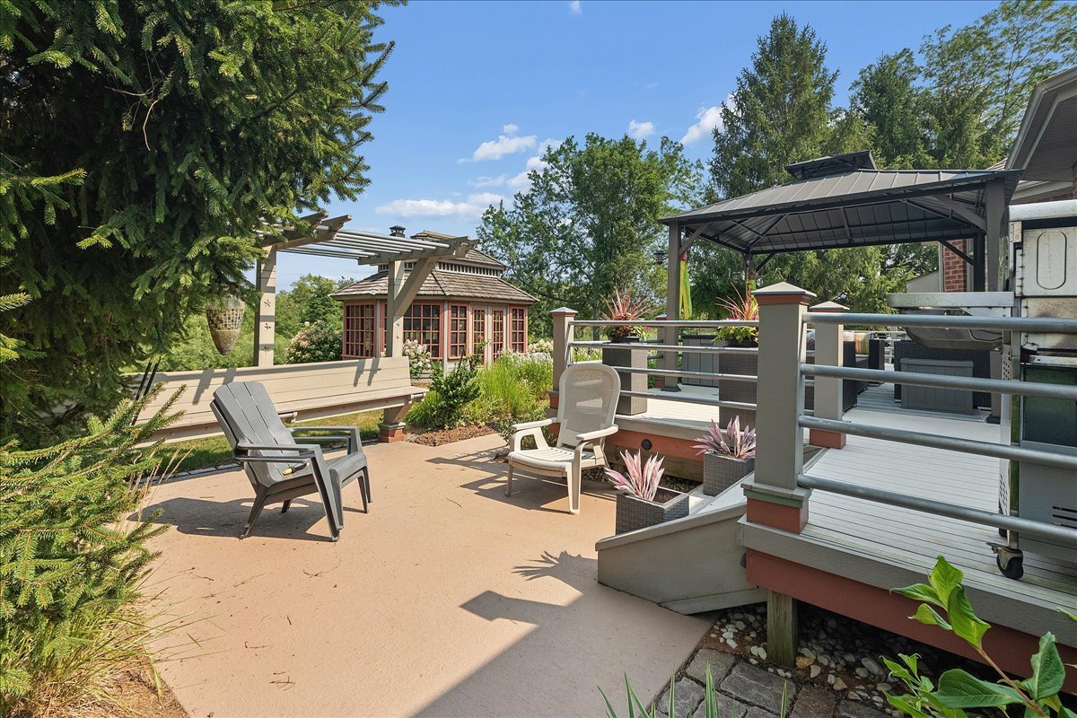 main property photo 37
