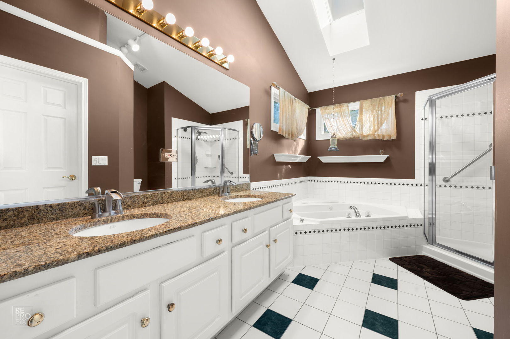 main property photo 33