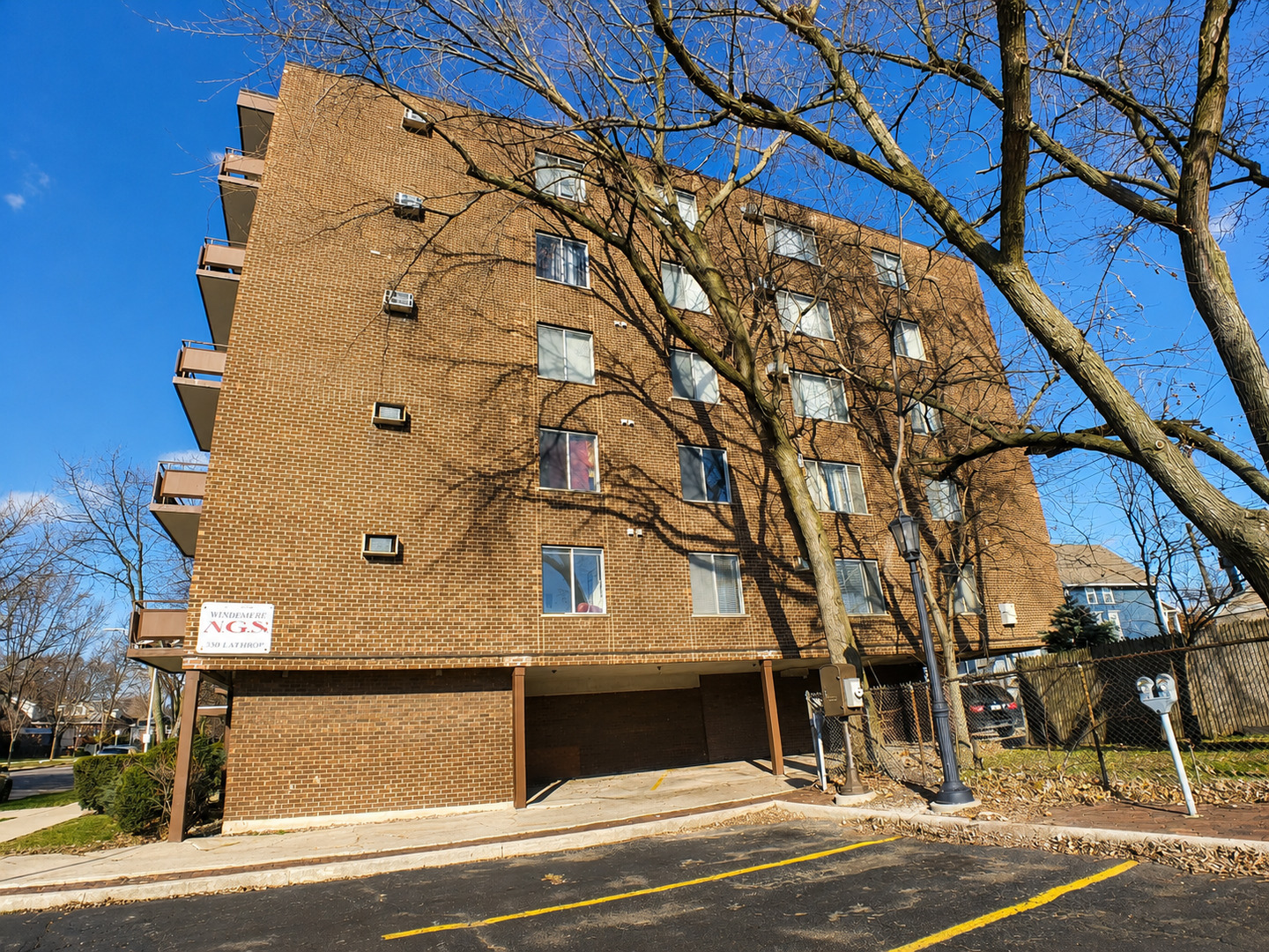 main property photo 32
