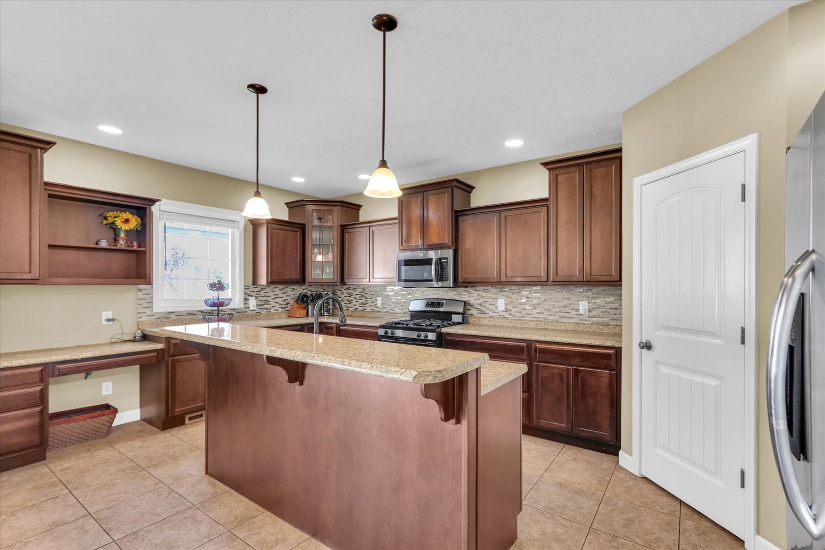 main property photo 16