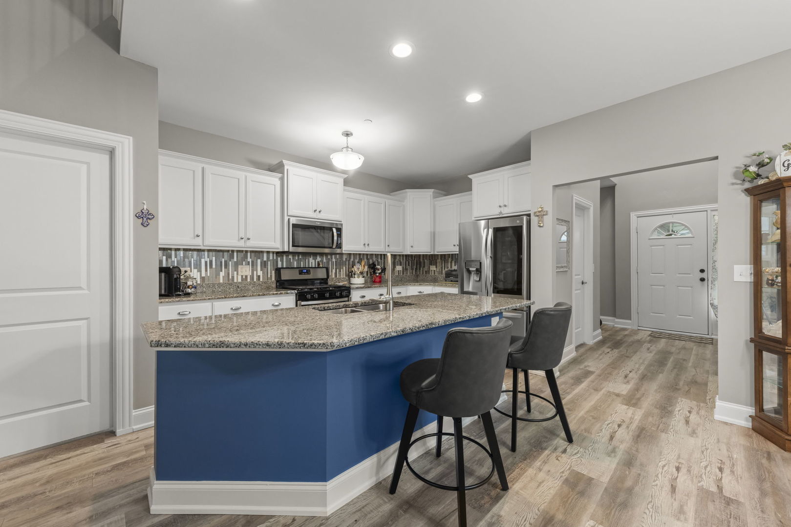 main property photo 6