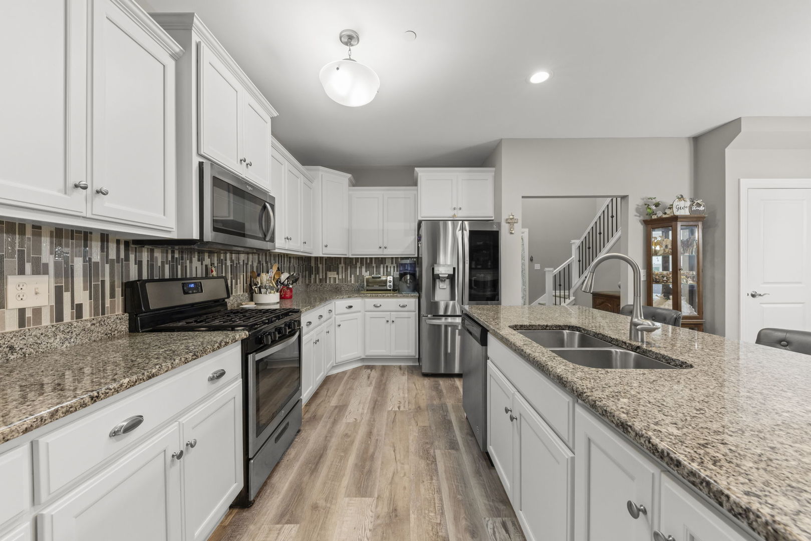 main property photo 7