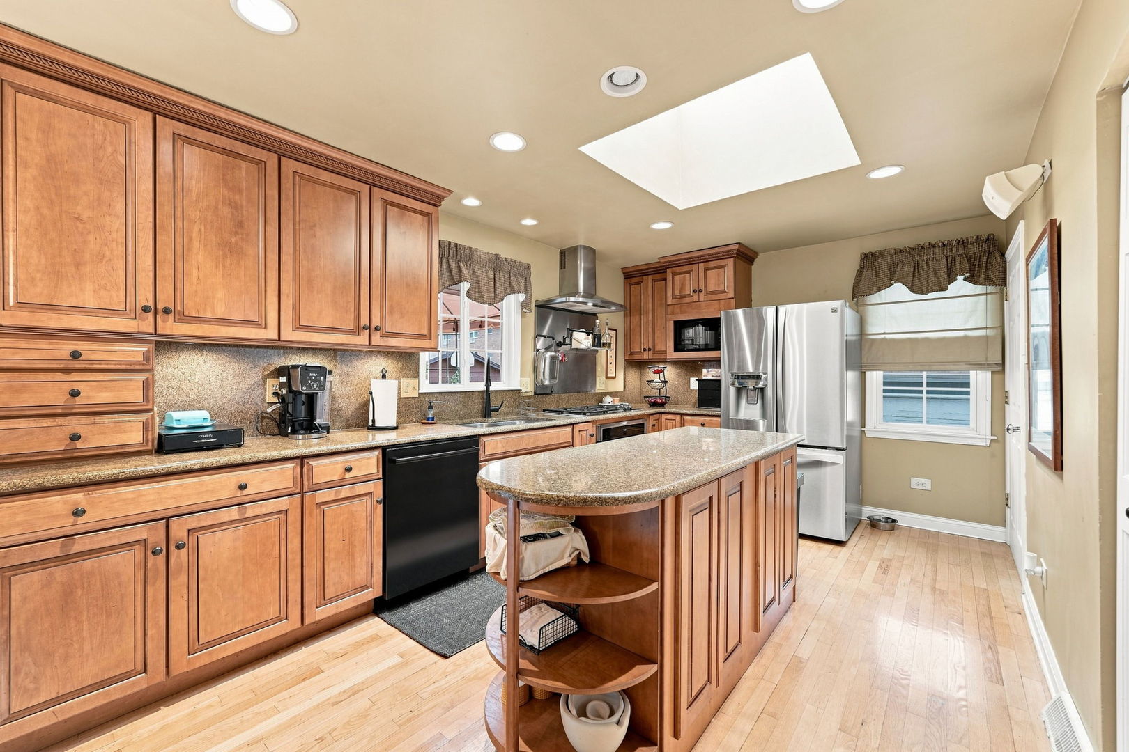 main property photo 13