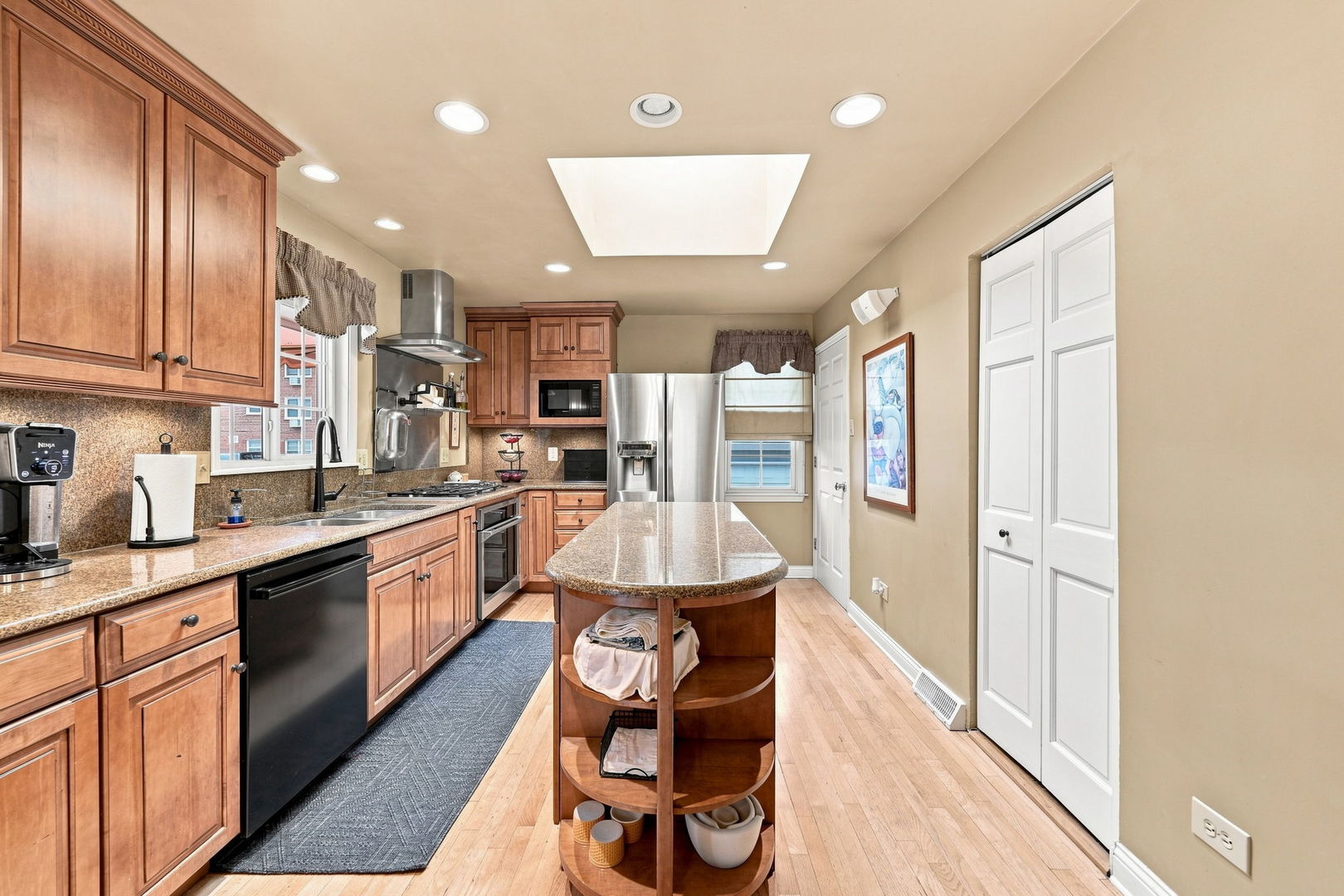 main property photo 14