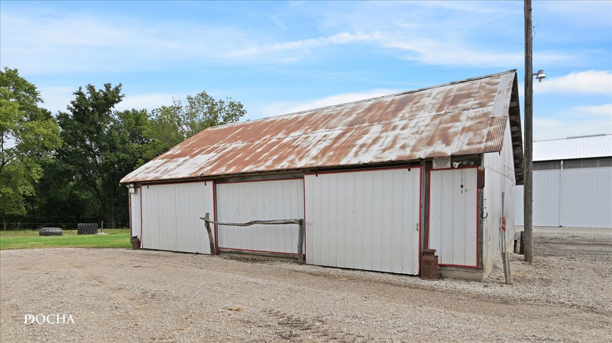 main property photo 40