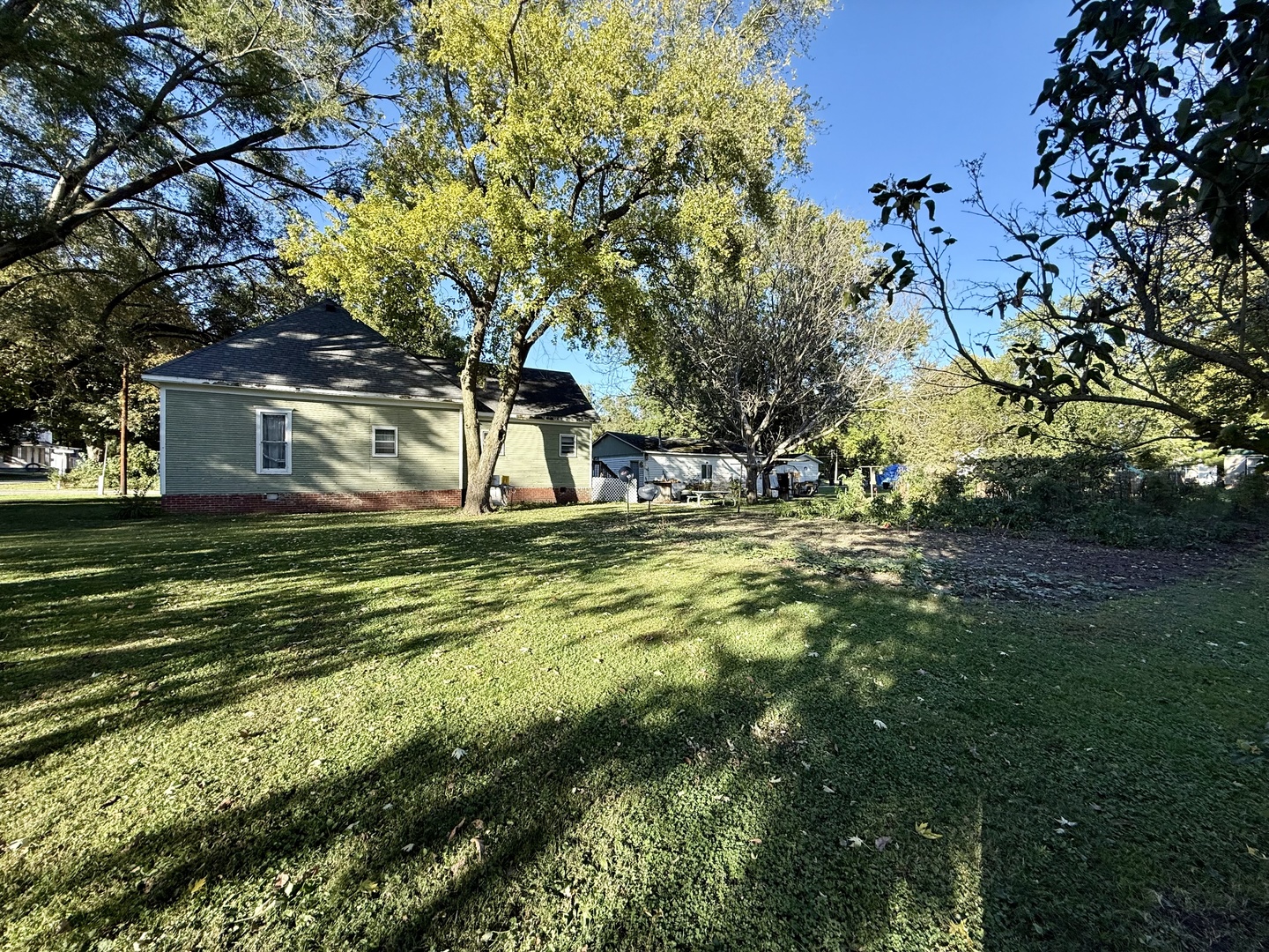 main property photo 28