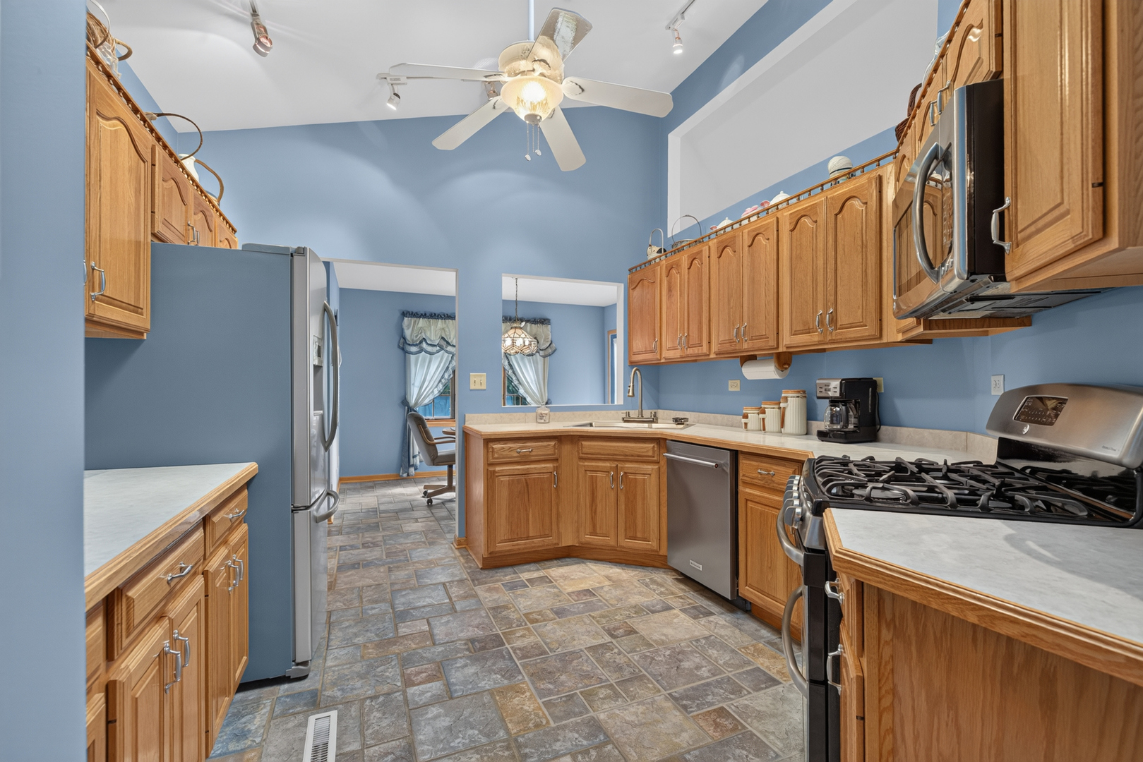 main property photo 16