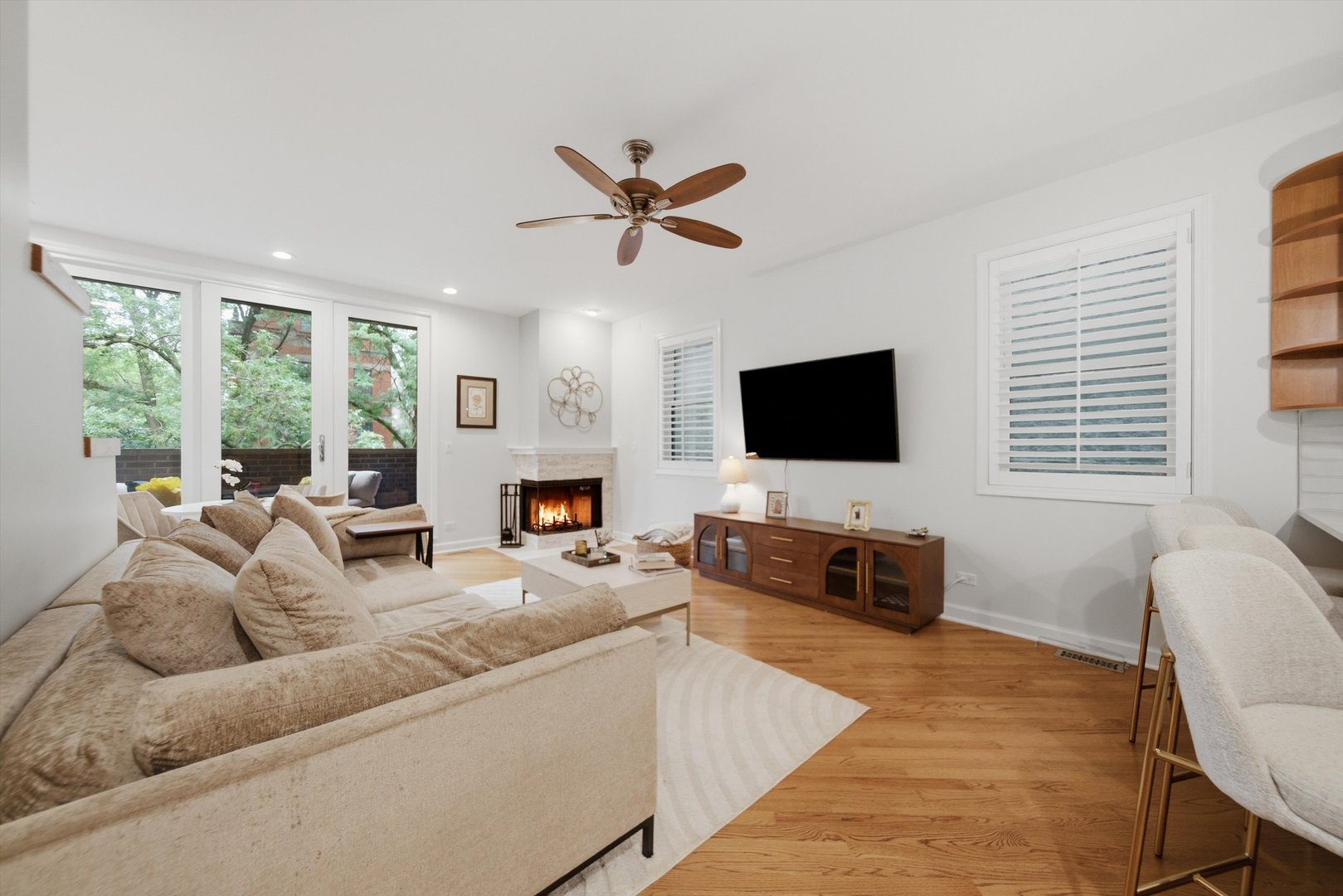 property viewer photo 2