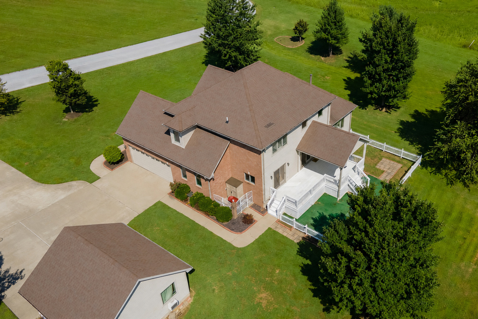 main property photo 17