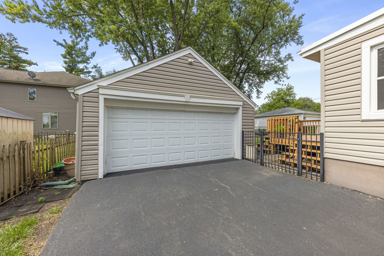 property viewer photo 16