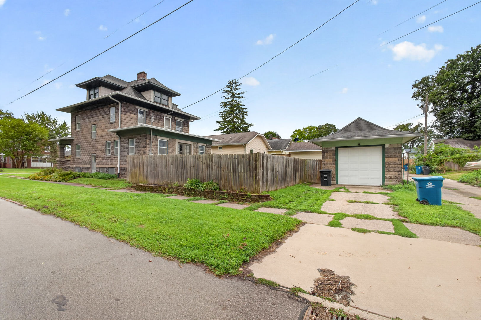 main property photo 32
