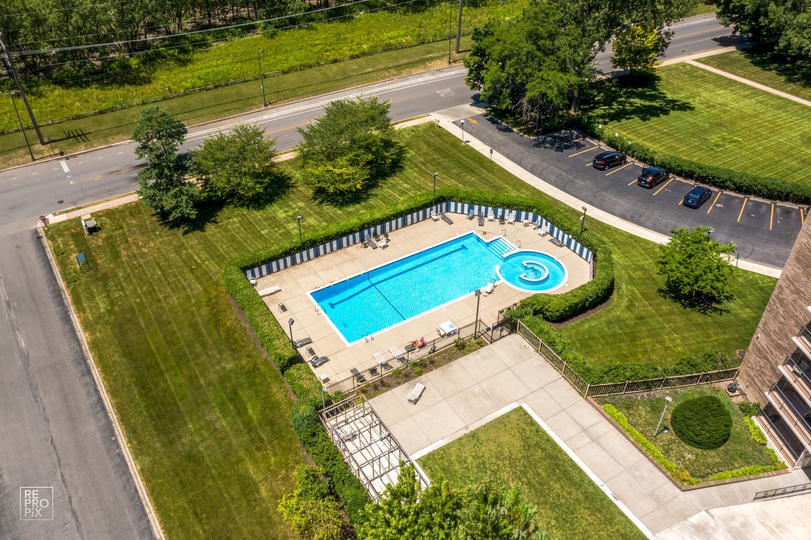 main property photo 10