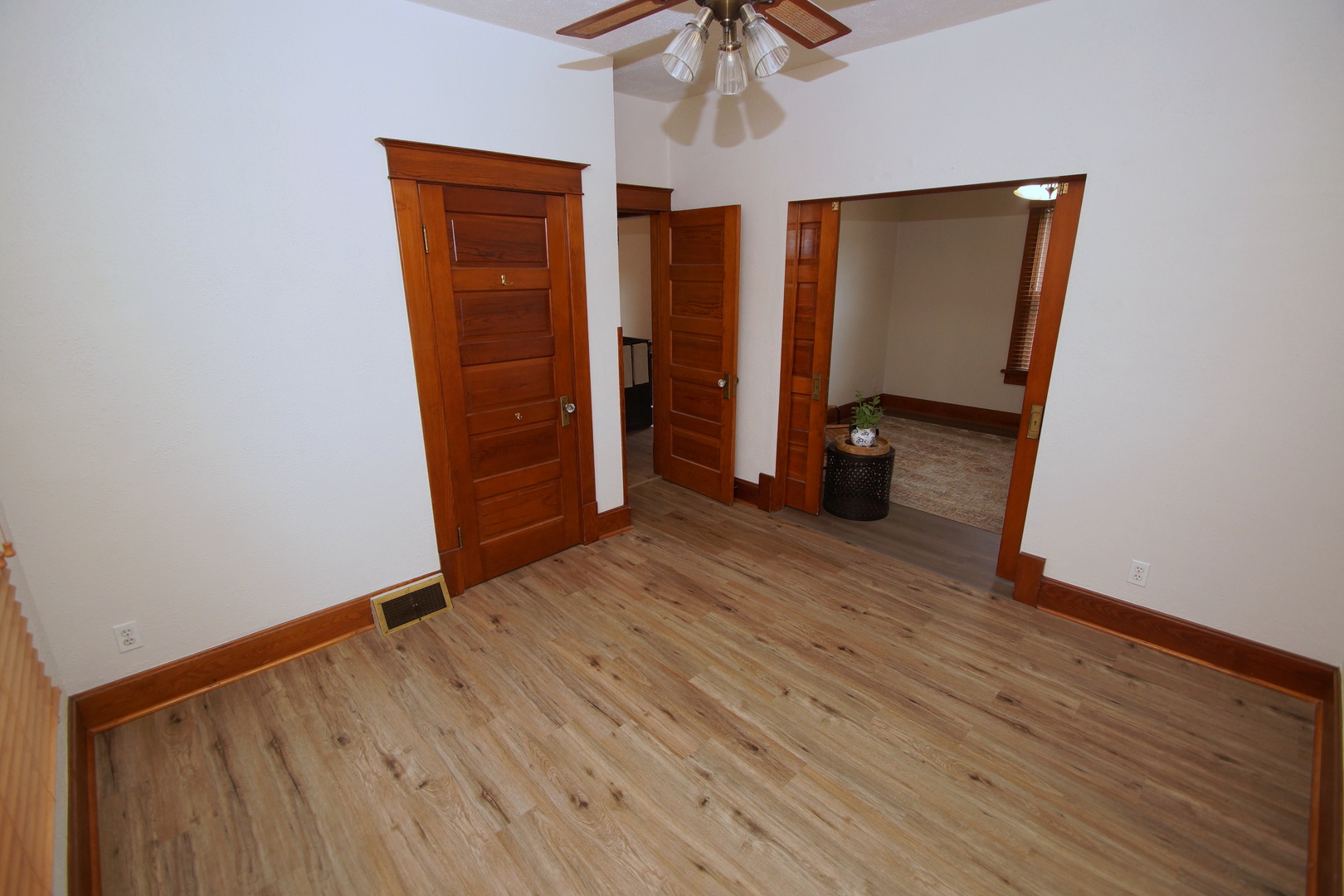property viewer photo 3