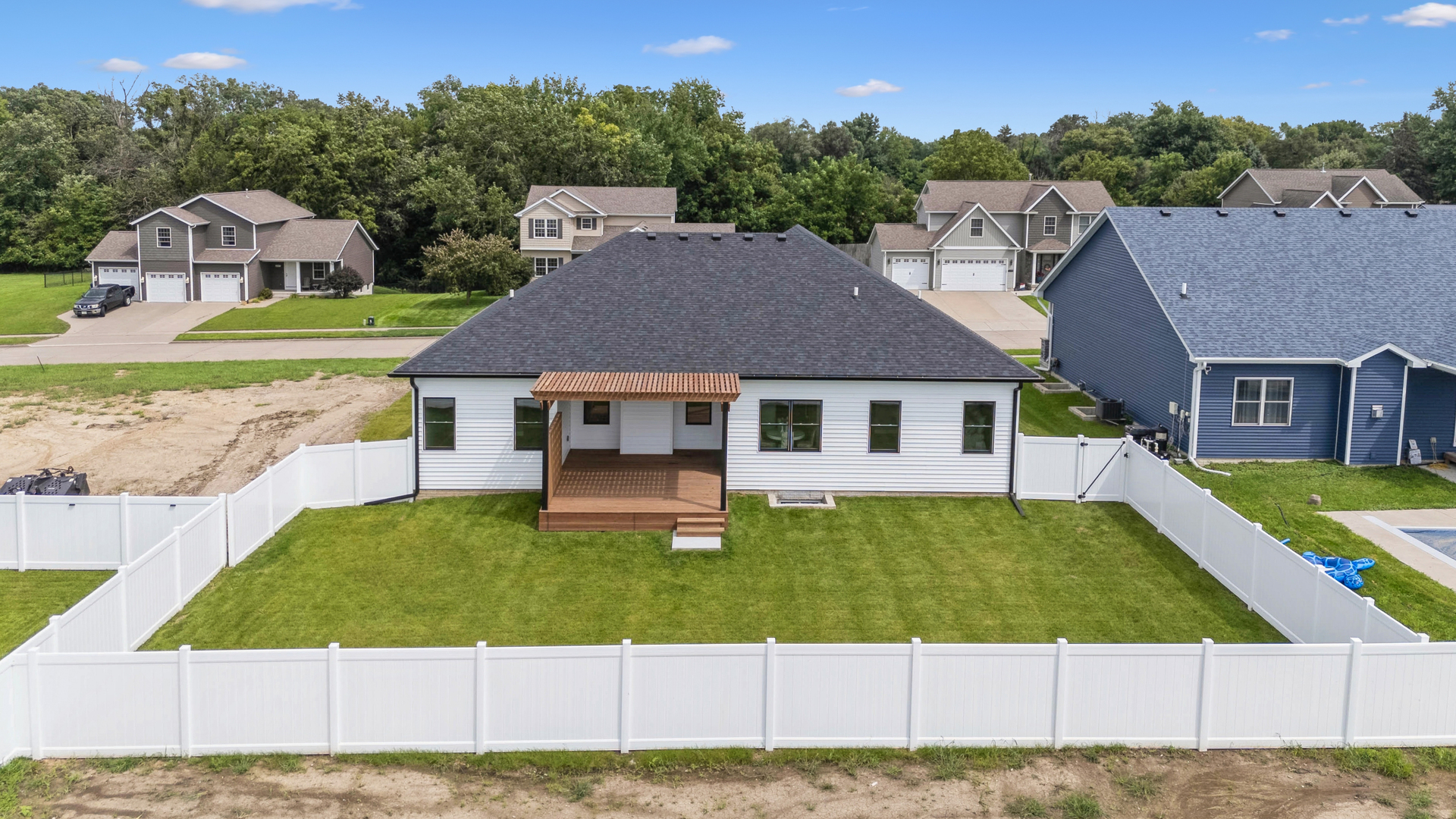 main property photo 50