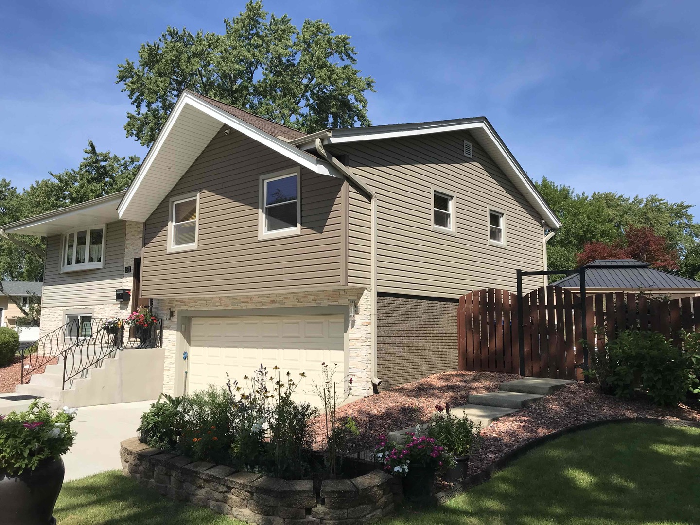 property viewer photo 2