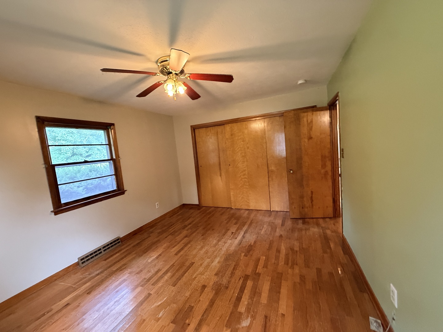 property viewer photo 11
