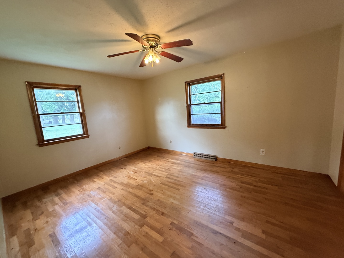 property viewer photo 9