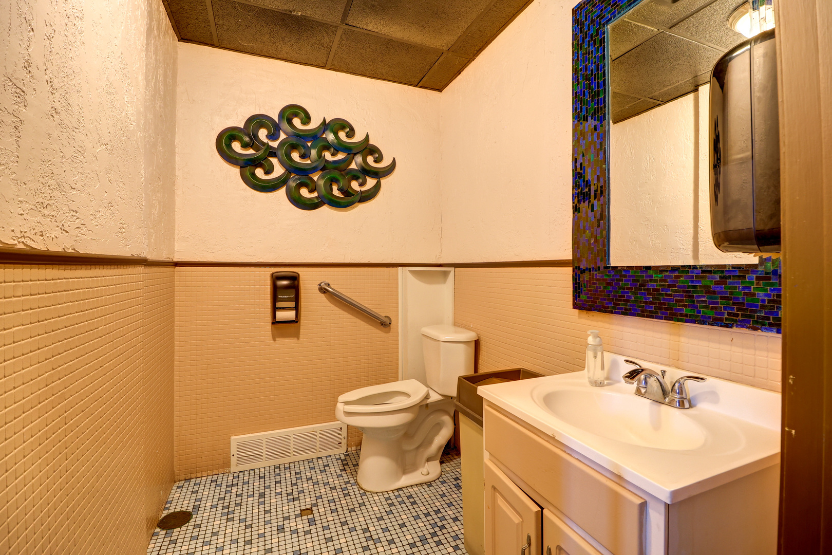 main property photo 16