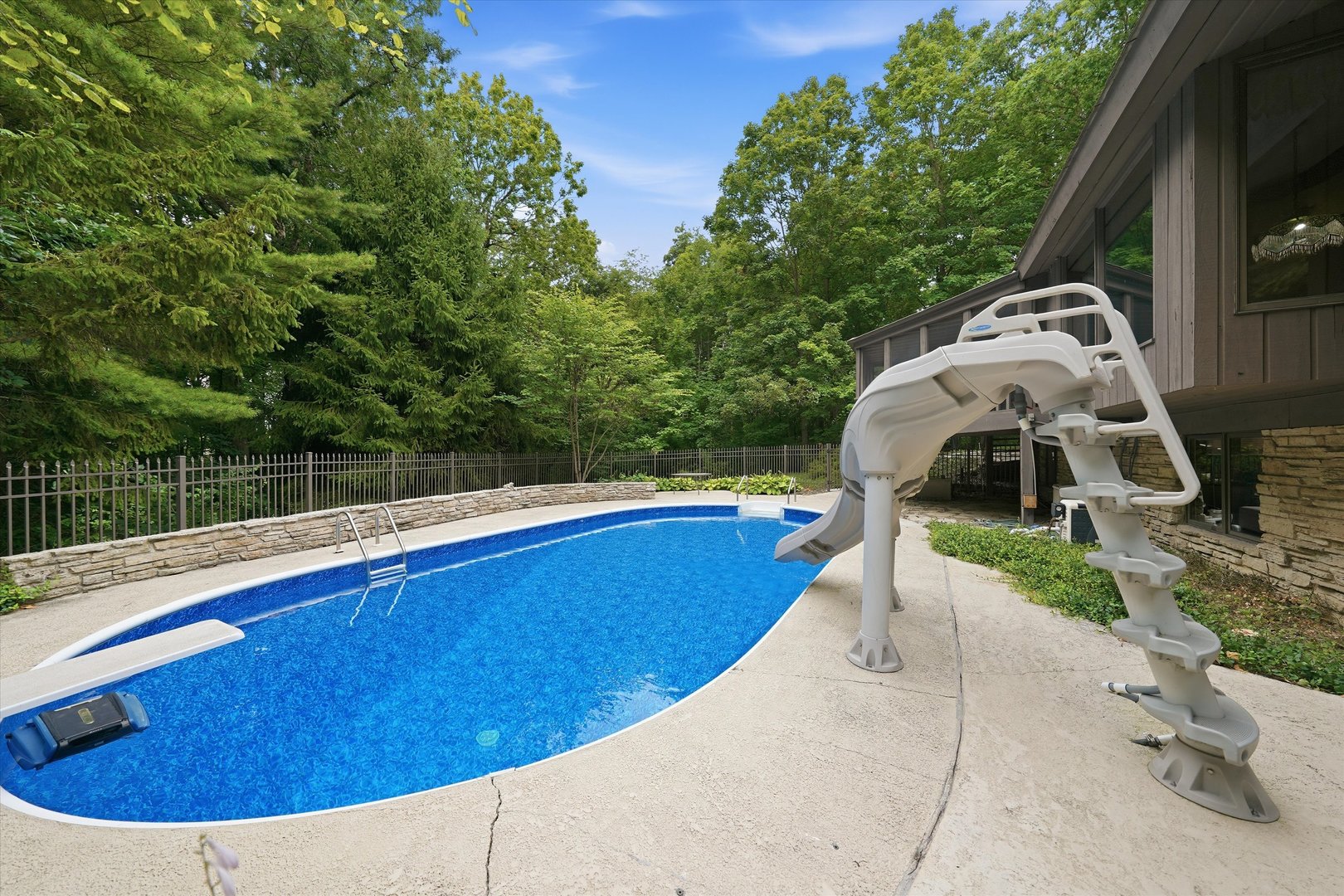 main property photo 40