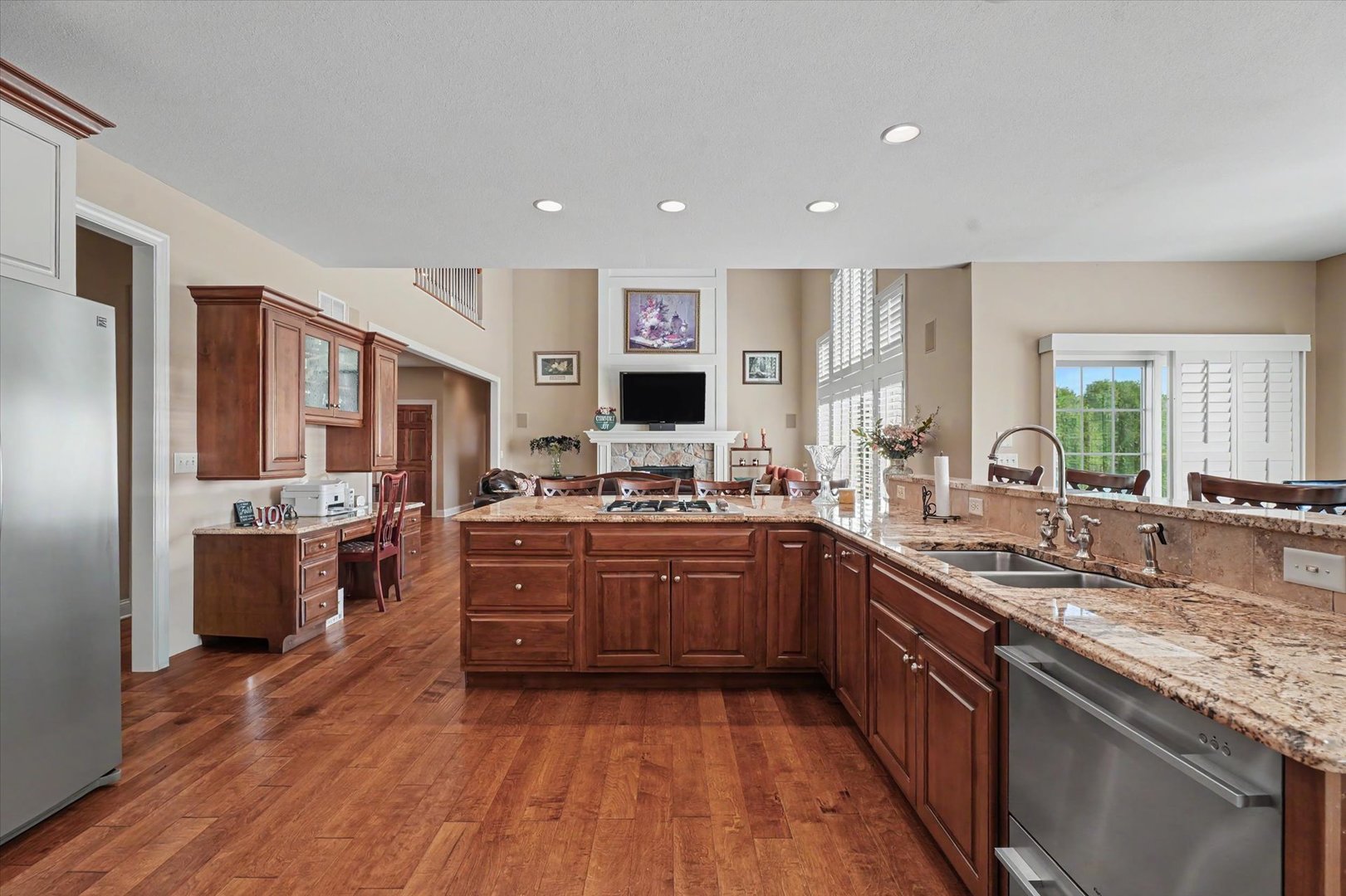 main property photo 30