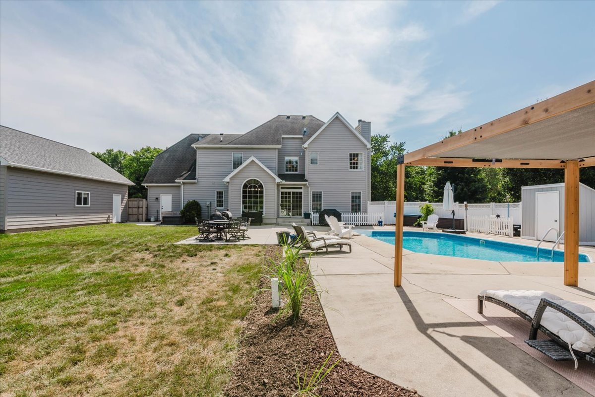 main property photo 51
