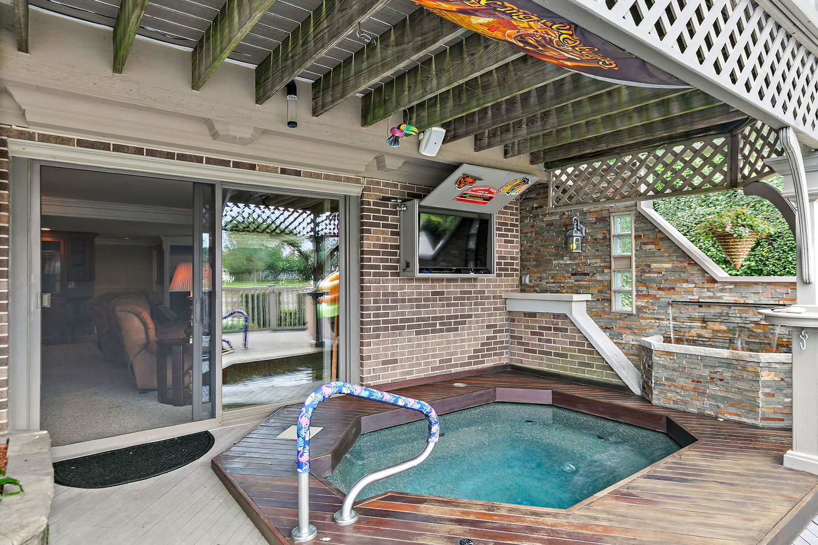 main property photo 37