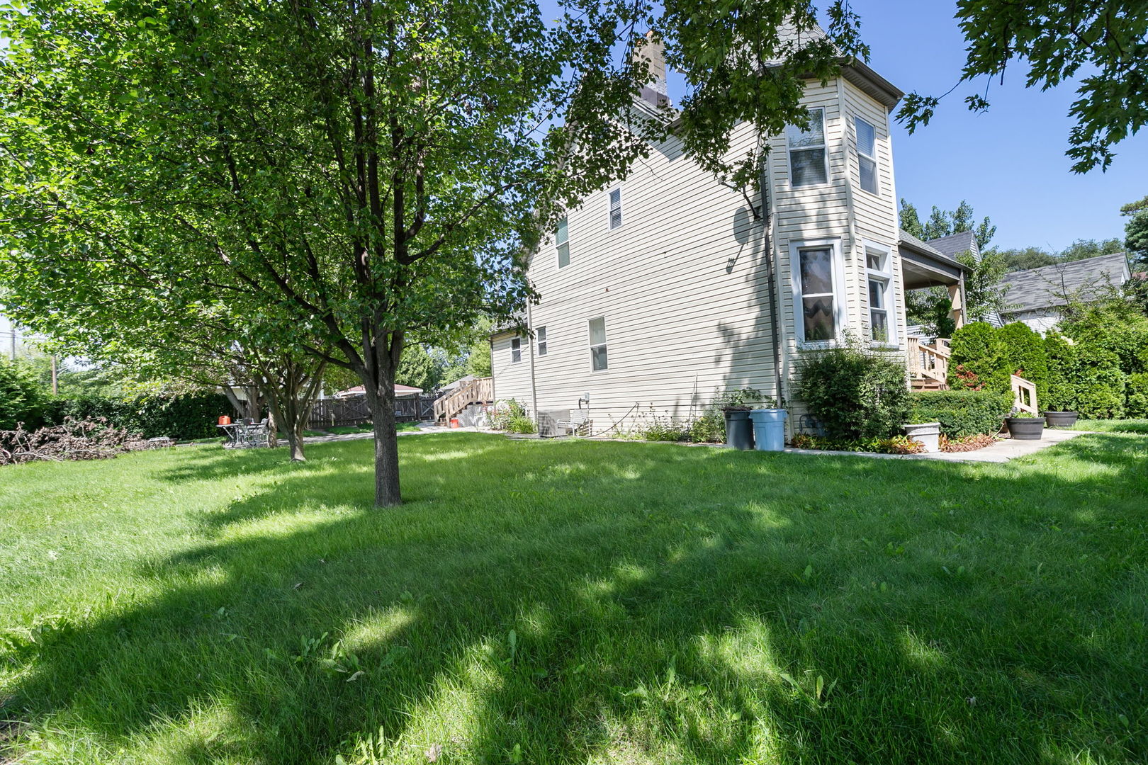 main property photo 28
