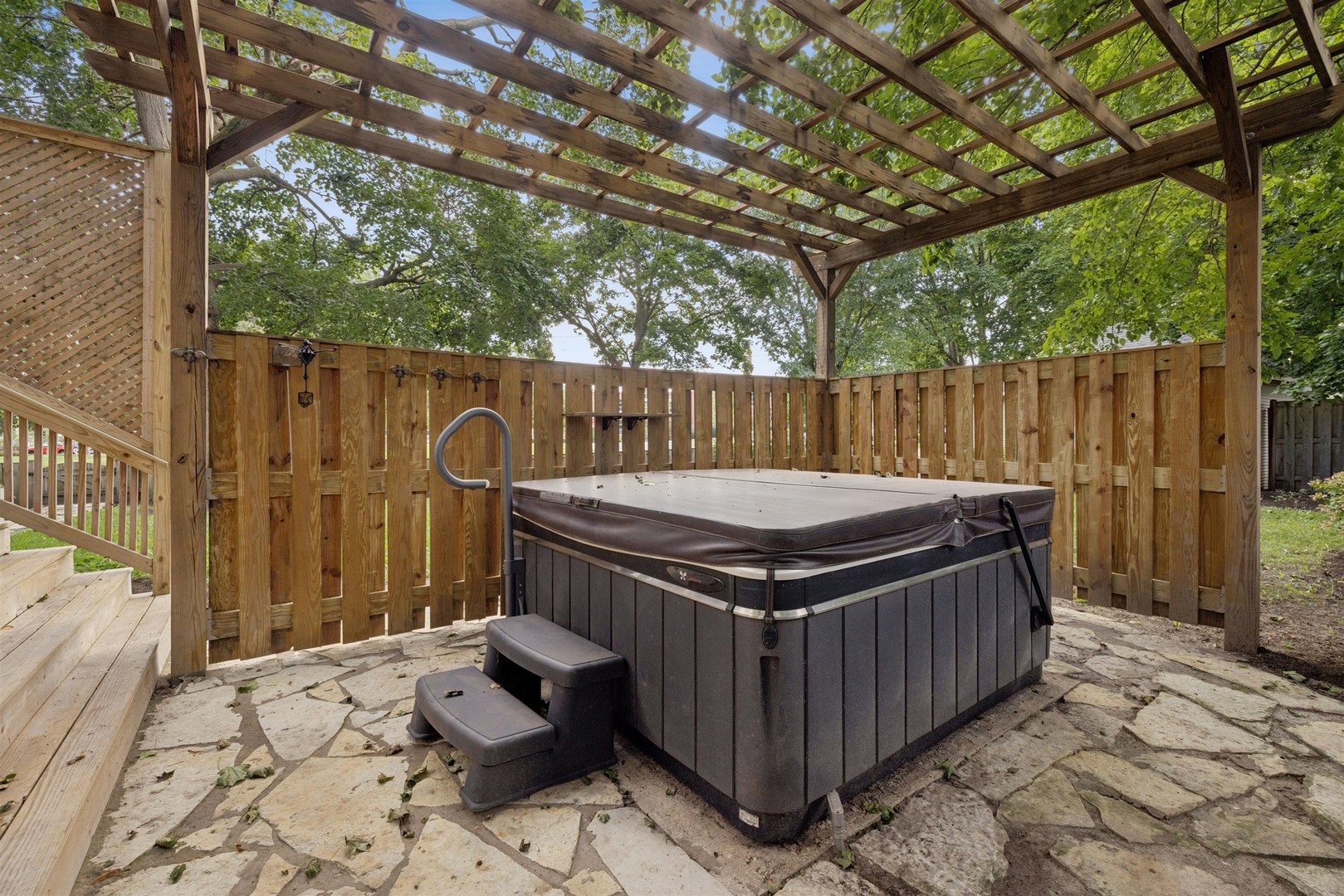 main property photo 30