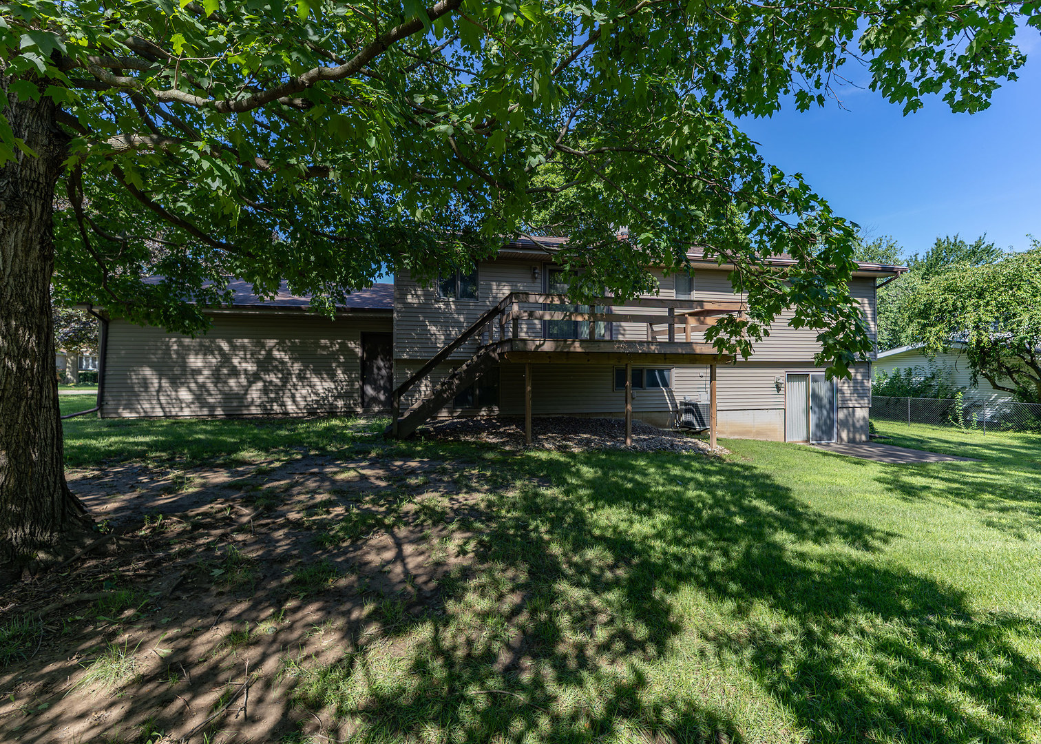 main property photo 13