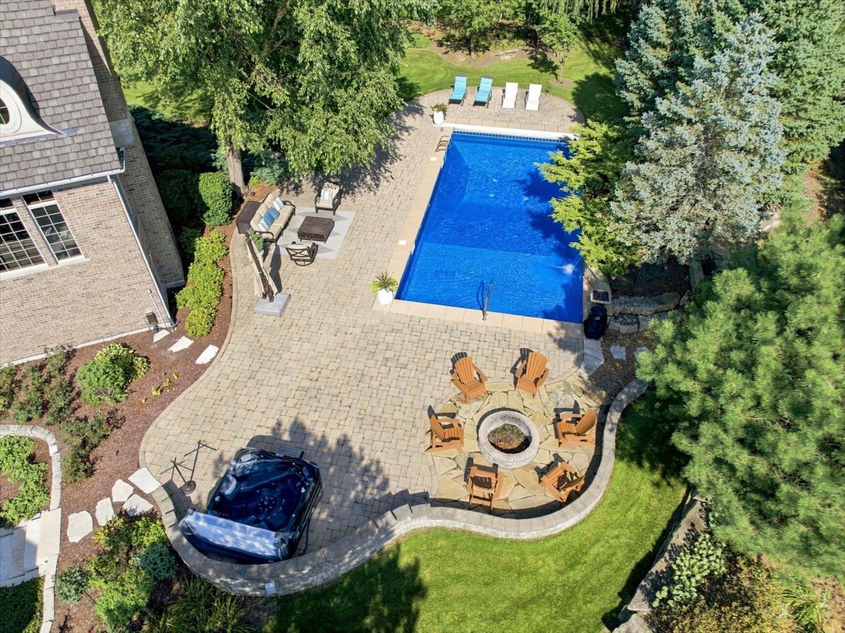 main property photo 32