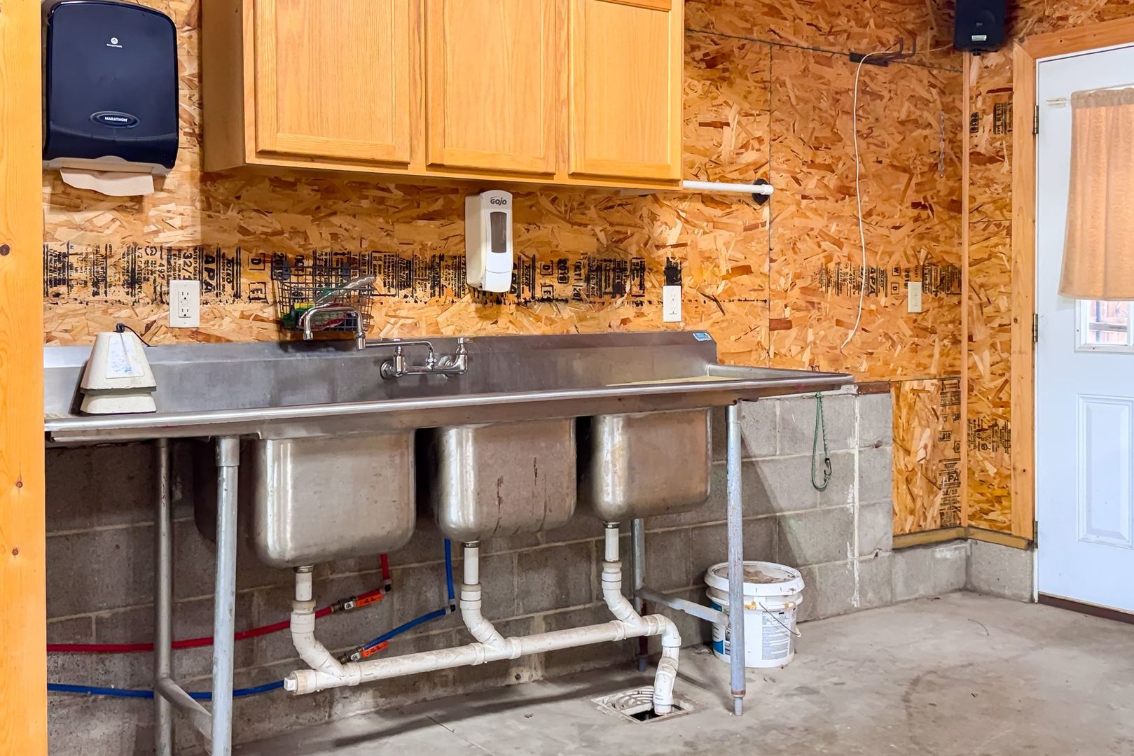 main property photo 28